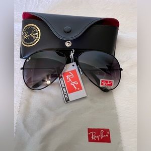 Ray-Ban Black Aviator Sunglasses with Gradient Lenses